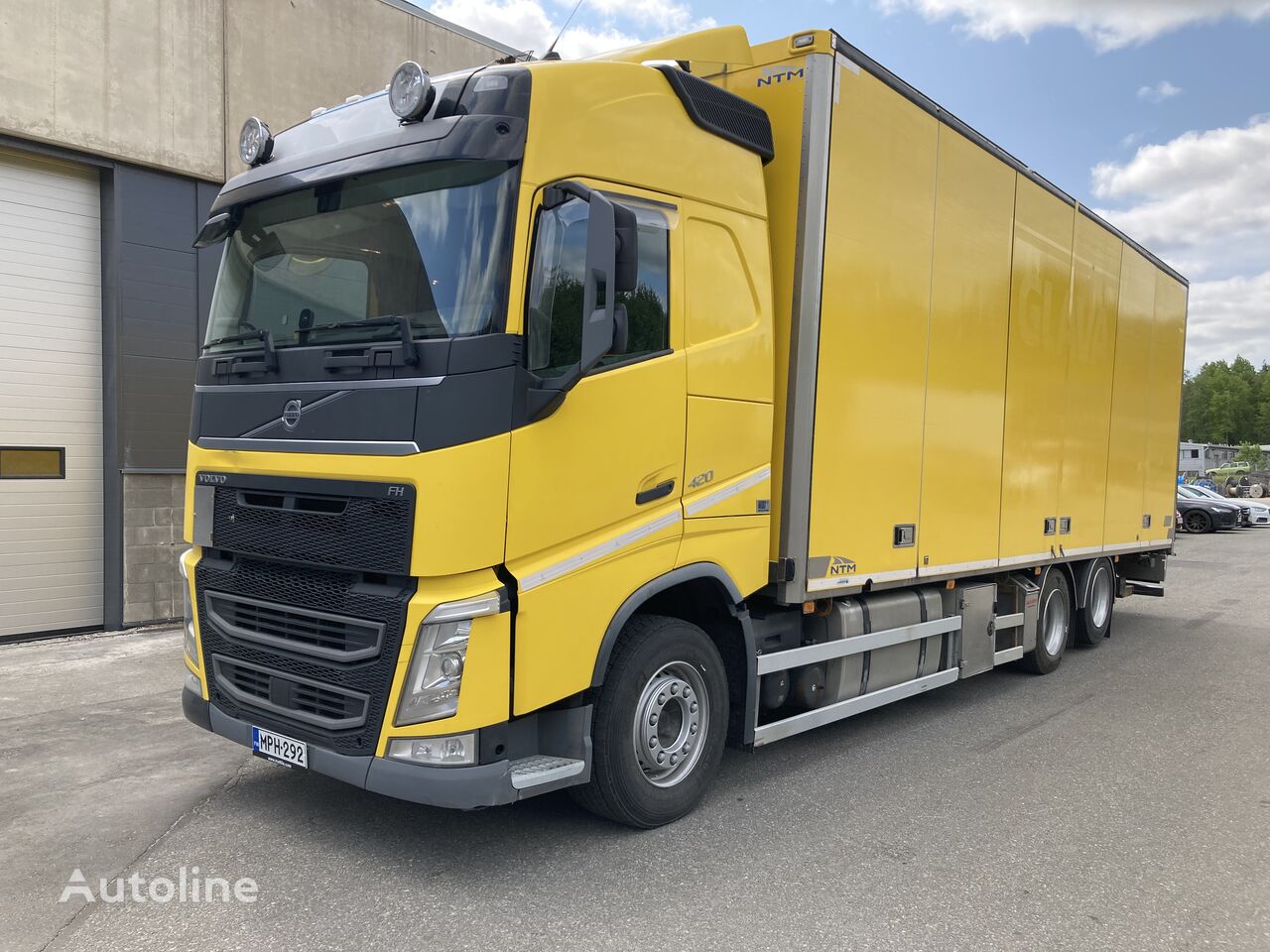 Volvo FH13 420 box truck