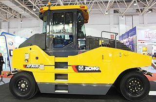new XCMG XP303S pneumatic roller