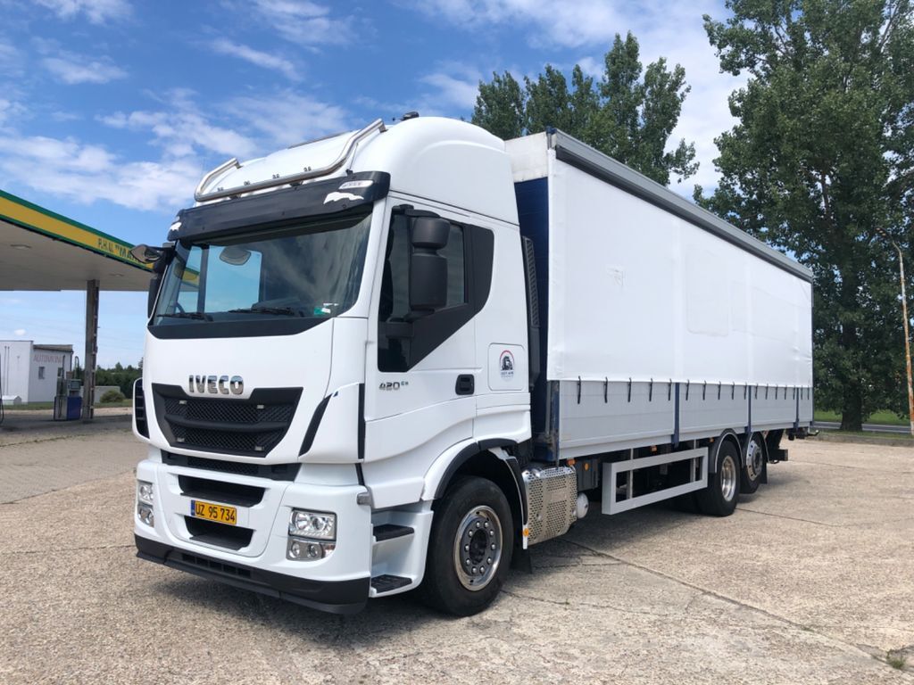 IVECO STRALIS 260S42 P+P+HF curtainsider truck