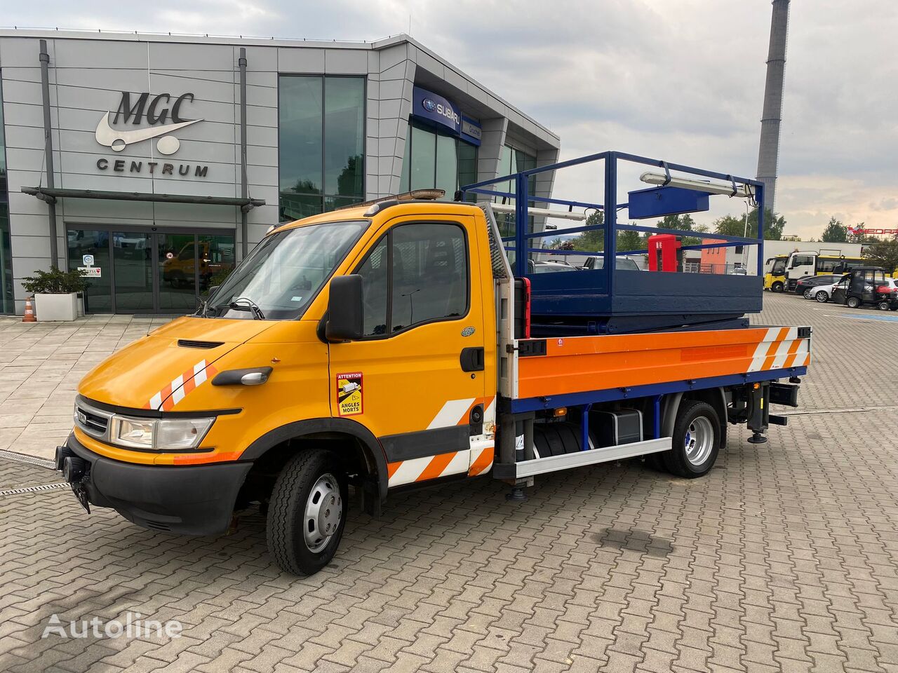 IVECO Daily 50C17 , 6 person platform, works really great. flatbed truck