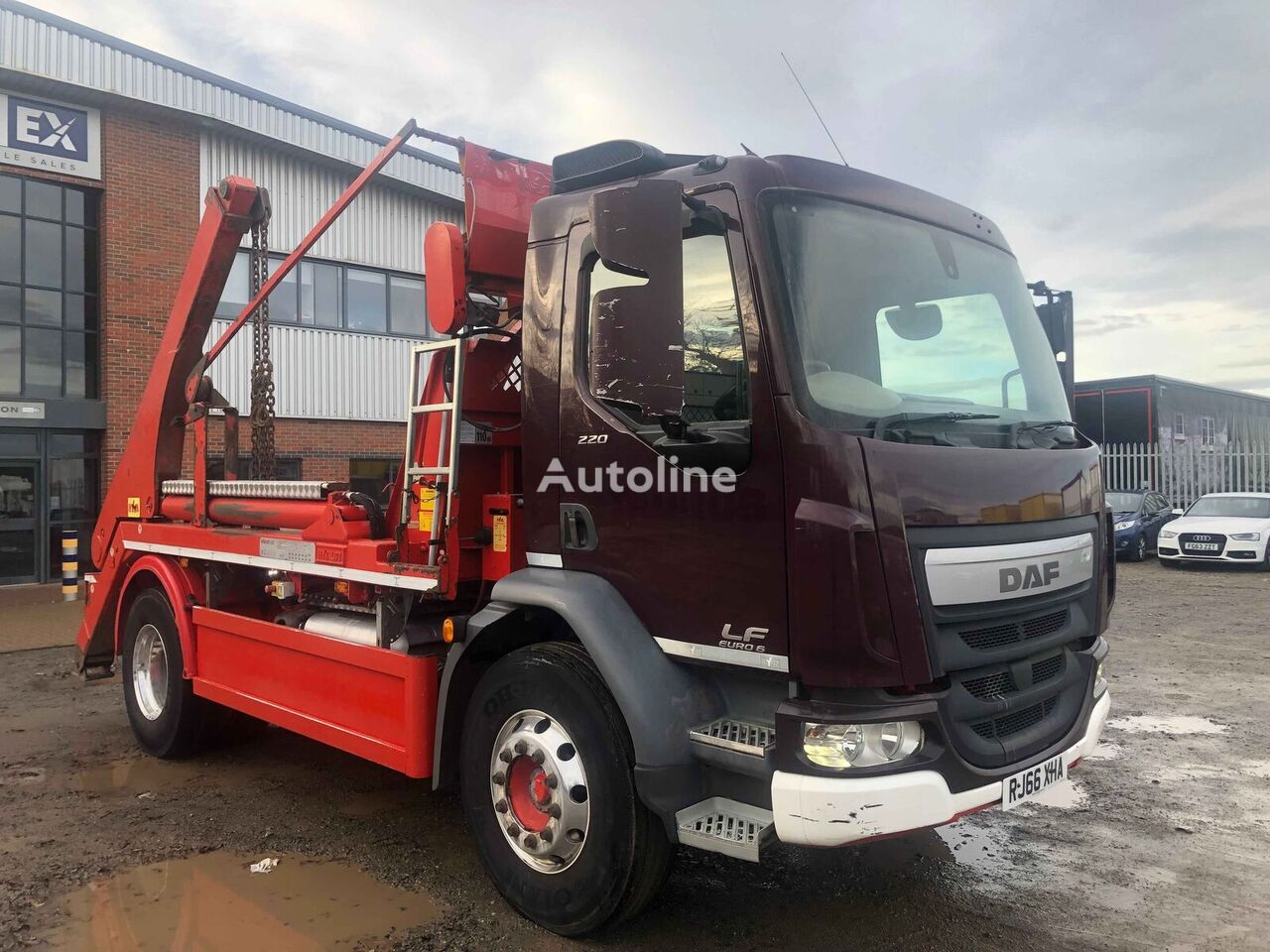 DAF LF220 - RJ66 XHA skip loader truck